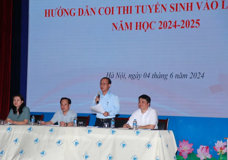 Lãnh đạo Sở GD&ĐT Hà Nội chủ trì hội nghị.