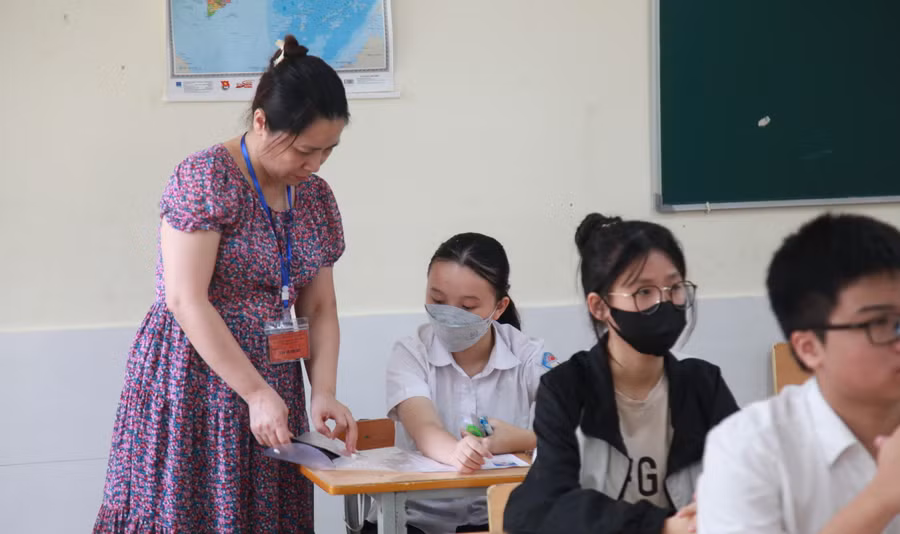 Kiểm tra các thông tin trong giấy báo dự thi.