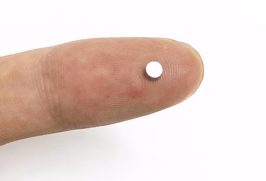 Tai nghe siêu nhỏ chỉ bé bằng nửa hạt gạo.