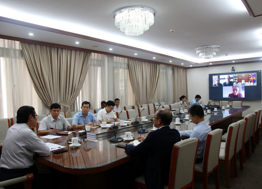 Quang cảnh cuộc họp.