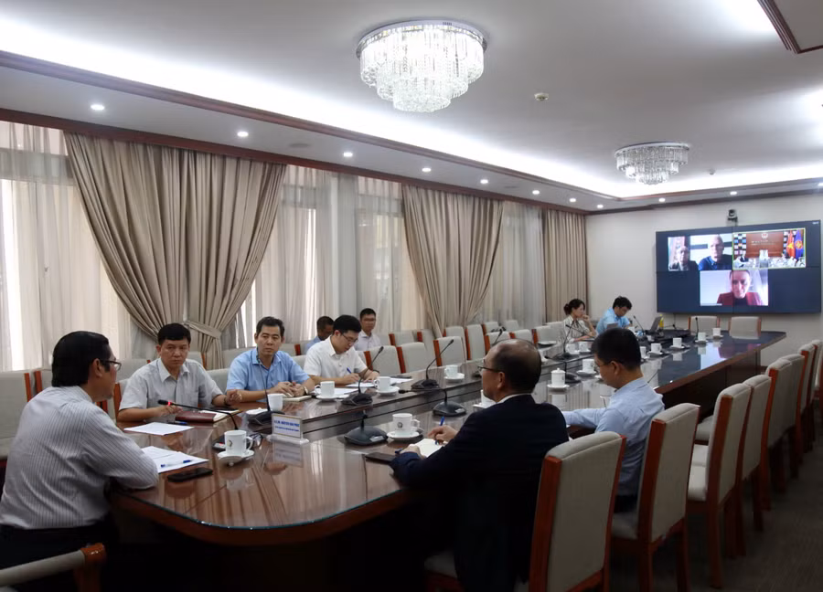 Quang cảnh cuộc họp.