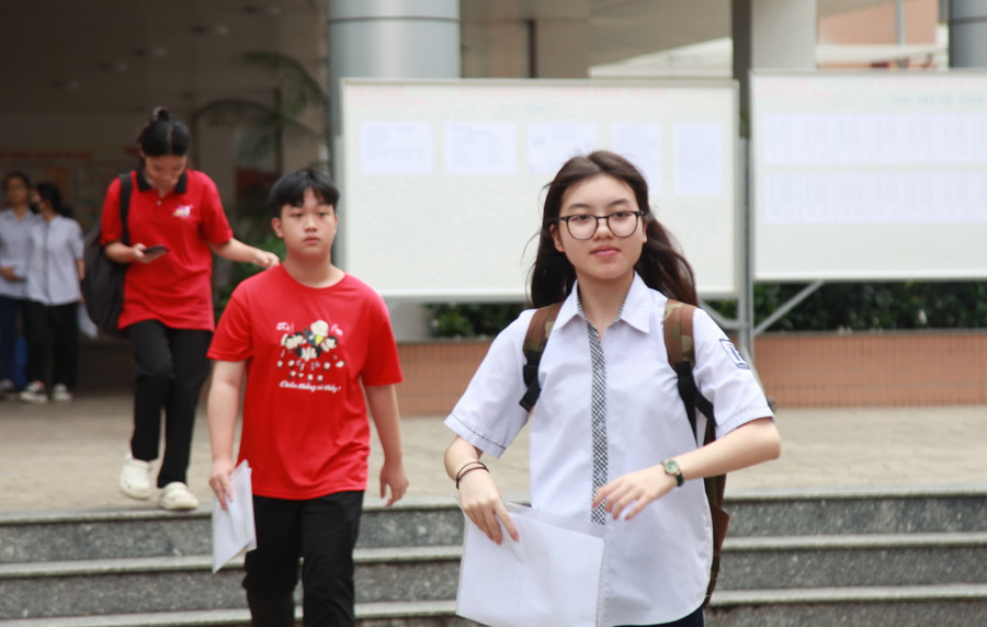 Đề thi được các thí sinh đánh giá là không khó với phần điểm nhiều nhất liên quan đến bài thơ &quot;Đồng chí&quot; của Chính Hữu.