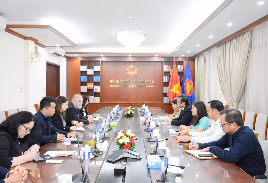 Quang cảnh buổi làm việc.