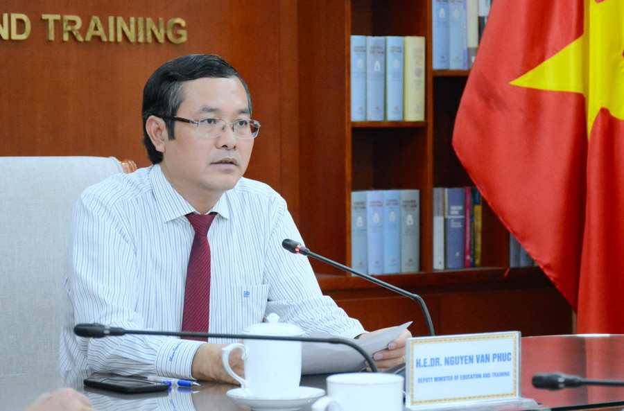 Thứ trưởng Nguyễn Văn Phúc hoan nghênh những đề xuất hợp tác của ông Aaron Thean - Hiệu trưởng Đại học Quốc gia Singapore.