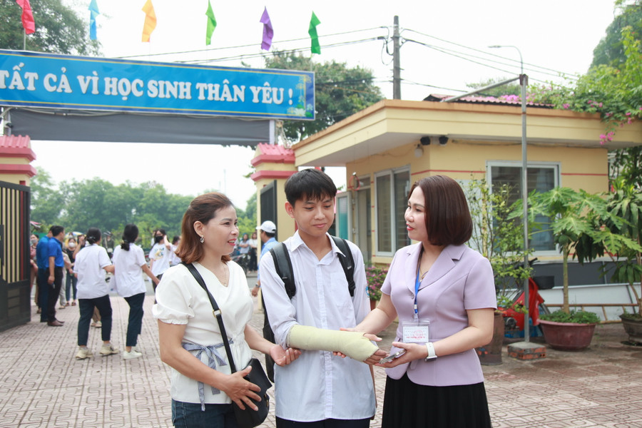 Điểm thi sẵn sàng phương án hỗ trợ học sinh.