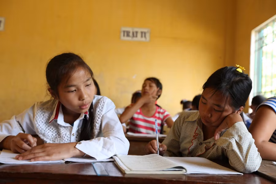 Mua sách giáo khoa cho con: Nhà cung cấp chủ động, phụ huynh yên tâm