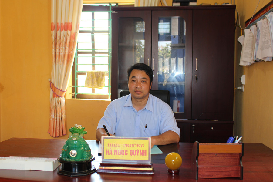 Thầy Hà Ngọc Quỳnh - Hiệu trưởng Trường THCS Yên Sơn (huyện Thanh Sơn) chia sẻ với Báo GD&TĐ. Thầy Hà Ngọc Quỳnh - Hiệu trưởng Trường THCS Yên Sơn (huyện Thanh Sơn) chia sẻ với Báo GD&TĐ.