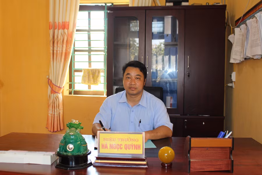 Thầy Hà Ngọc Quỳnh - Hiệu trưởng Trường THCS Yên Sơn (huyện Thanh Sơn) chia sẻ với Báo GD&amp;TĐ.