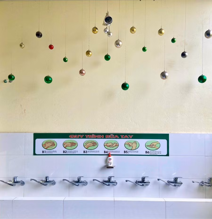 Nhà vệ sinh trường THCS Nguyễn Khắc Nhu (Thành phố Bắc Giang).