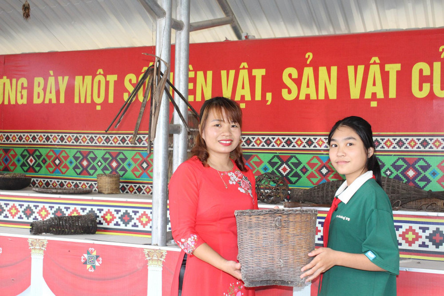 Giữ gìn nét đẹp văn hóa dân tộc vùng núi huyện Thanh Sơn (Phú Thọ). Giữ gìn nét đẹp văn hóa dân tộc vùng núi huyện Thanh Sơn (Phú Thọ).