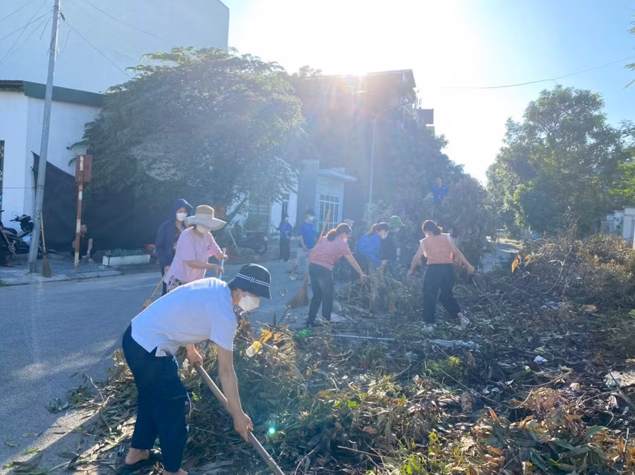 Tăng cường vệ sinh môi trường sau mưa lũ.