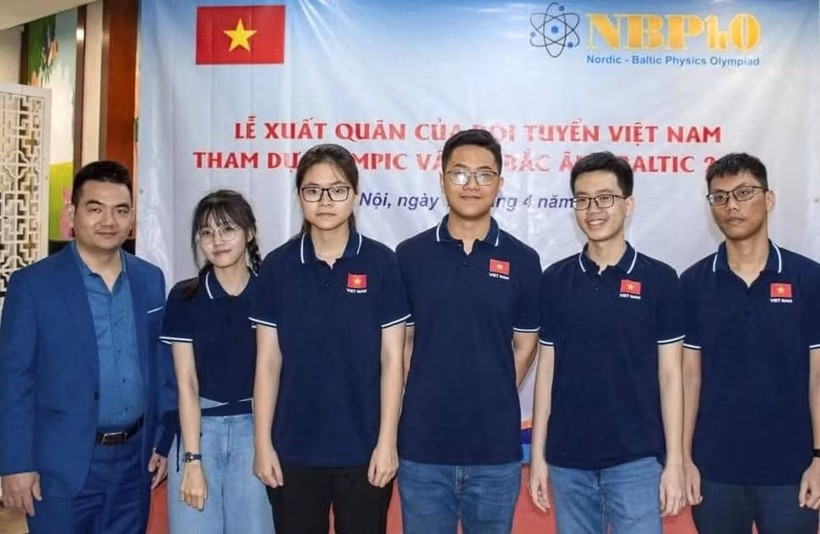 Đội tuyển Việt Nam tham dự Olympic Vật lý Châu Âu- Baltic năm 2022