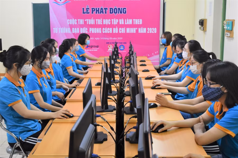 Thí sinh tham dự cuộc thi Tuổi trẻ học tập và làm theo tư tưởng, đạo đức, phong cách Hồ Chí Minh