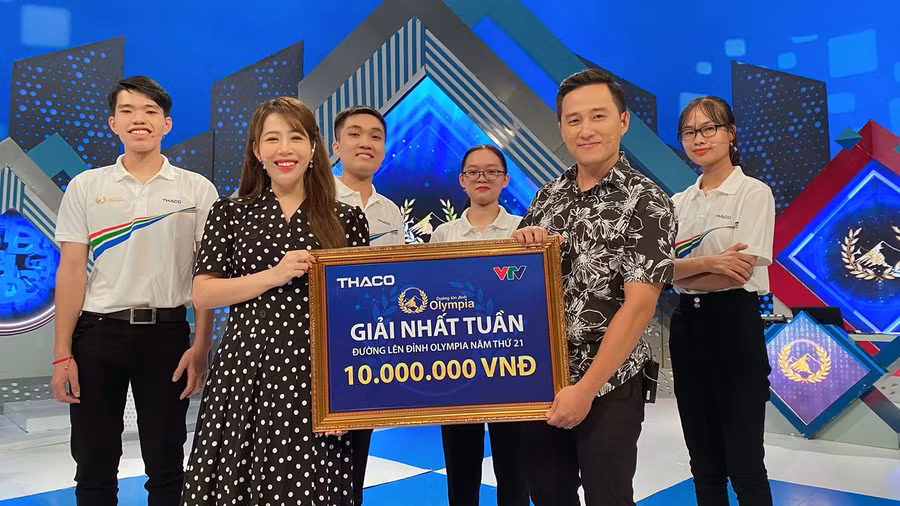 Các thí sinh dự cuộc thi tuần cuối cùng của Đường lên đỉnh Olympia năm 2021.