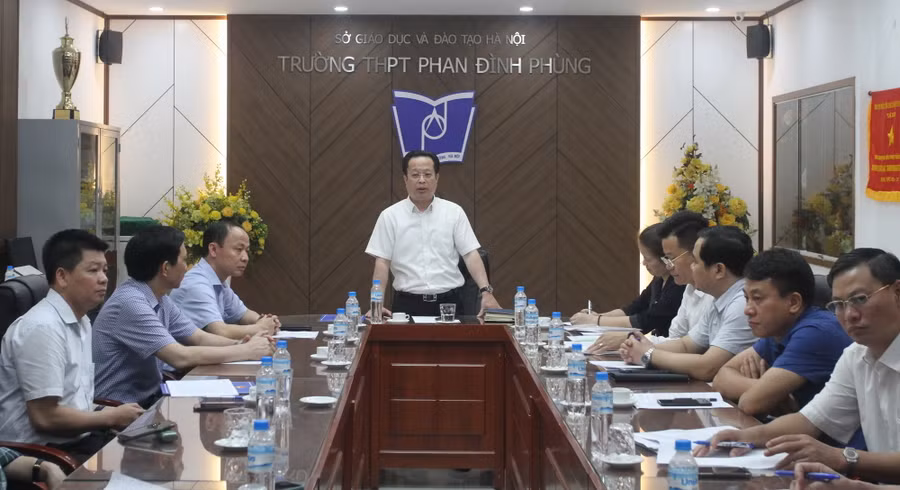 Đoàn công tác làm việc với Ban chỉ đạo thi quận Ba Đình.