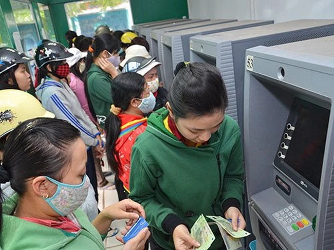 Cẩn trọng khi sử dụng thẻ ATM ngày Tết