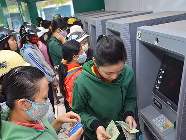 Cẩn trọng khi sử dụng thẻ ATM ngày Tết