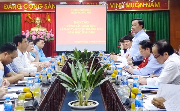 Quang cảnh buổi làm việc