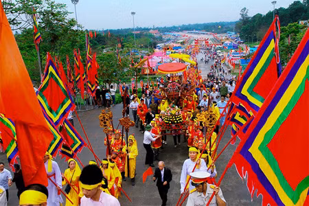 Giỗ tổ Hùng Vương - Lễ hội đền Hùng góp phần quan trọng vào việc giữ gìn và phát huy giá trị “Tín ngưỡng thờ cúng Hùng Vương” - Di sản văn hóa phi vật thể của nhân loại.