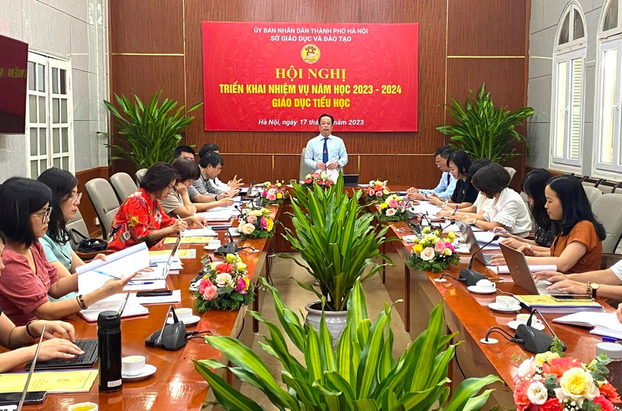 Giám đốc Sở GD&ĐT Hà Nội Trần Thế Cương chủ trì Hội nghị. Giám đốc Sở GD&ĐT Hà Nội Trần Thế Cương chủ trì Hội nghị.