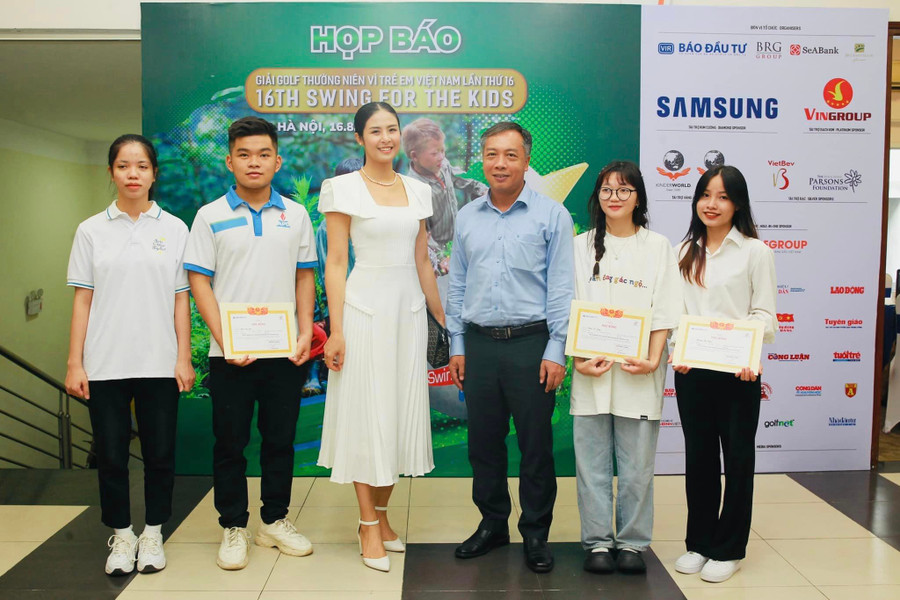 Hoa hậu Ngọc Hân đồng hành cùng giải golf từ thiện "Vì trẻ em Việt Nam - Swing for the Kids" lần thứ 16. Ảnh: BTC. Hoa hậu Ngọc Hân đồng hành cùng giải golf từ thiện "Vì trẻ em Việt Nam - Swing for the Kids" lần thứ 16. Ảnh: BTC.