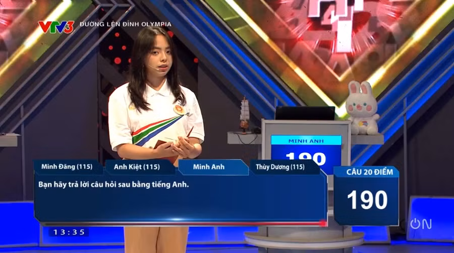 Minh Anh tự tin trả lời các câu hỏi.