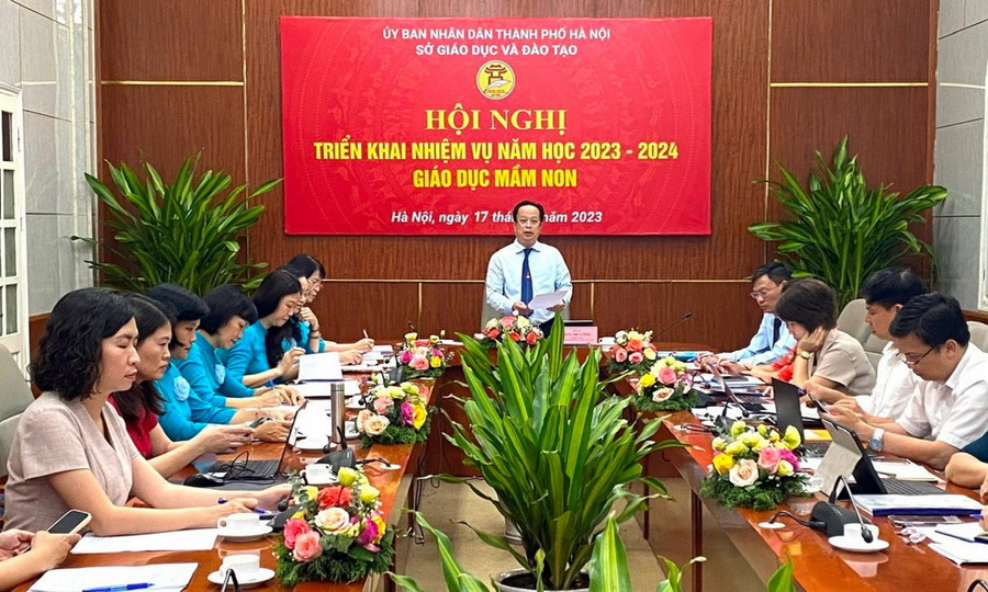 Giám đốc Sở GD&ĐT Hà Nội Trần Thế Cương chủ trì Hội nghị. Giám đốc Sở GD&ĐT Hà Nội Trần Thế Cương chủ trì Hội nghị.