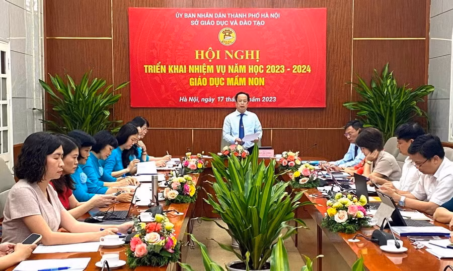 Giám đốc Sở GD&amp;ĐT Hà Nội Trần Thế Cương chủ trì Hội nghị.