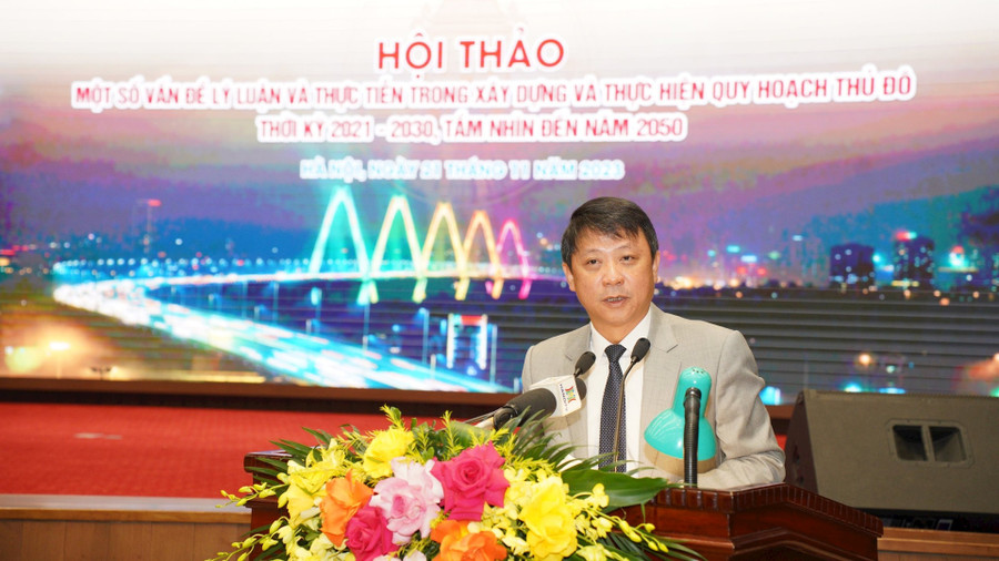 PGS TS Nguyễn Ngọc Hà, Phó Tổng Biên tập Tạp chí Cộng sản phát biểu tại hội thảo. PGS TS Nguyễn Ngọc Hà, Phó Tổng Biên tập Tạp chí Cộng sản phát biểu tại hội thảo.