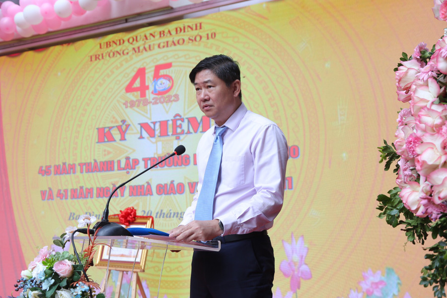 Ông Nguyễn Trung Dũng - Phó Chủ tịch UBND quận Ba Đình phát biểu tại buổi lễ. Ông Nguyễn Trung Dũng - Phó Chủ tịch UBND quận Ba Đình phát biểu tại buổi lễ.
