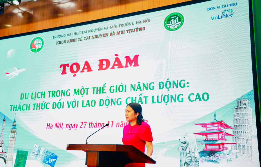 ThS Nguyễn Thị Thanh Mai, Phó Trưởng khoa Khoa Kinh tế Tài nguyên và Môi trường phát biểu.