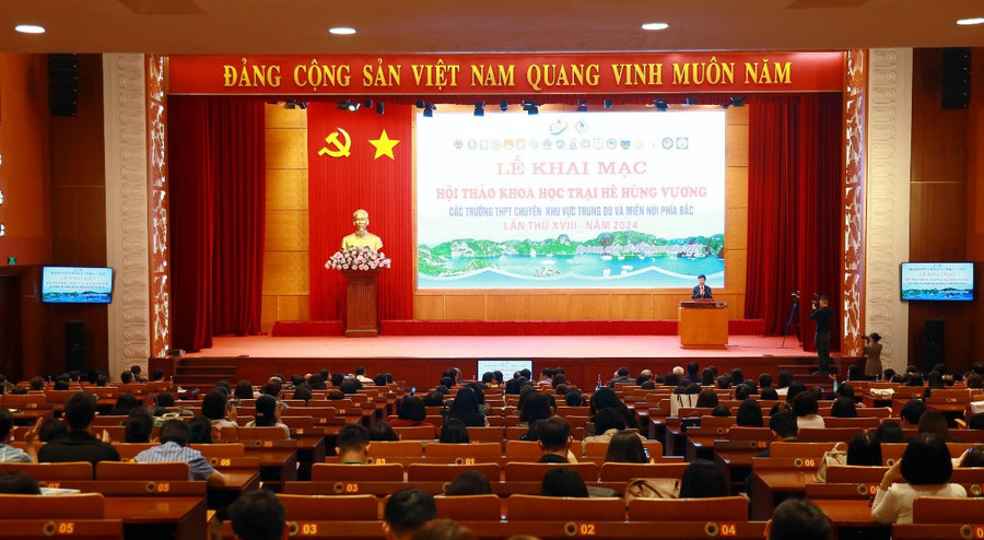 Quang cảnh lễ khai mạc.