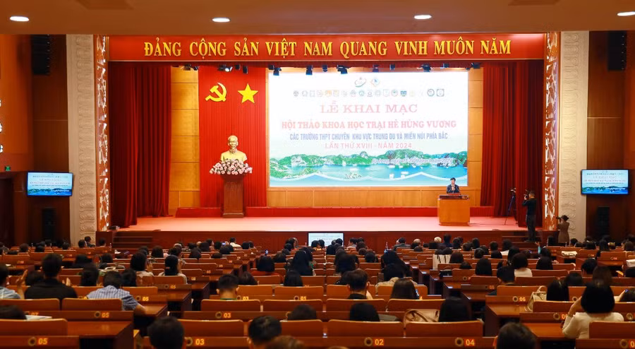 Quang cảnh lễ khai mạc.