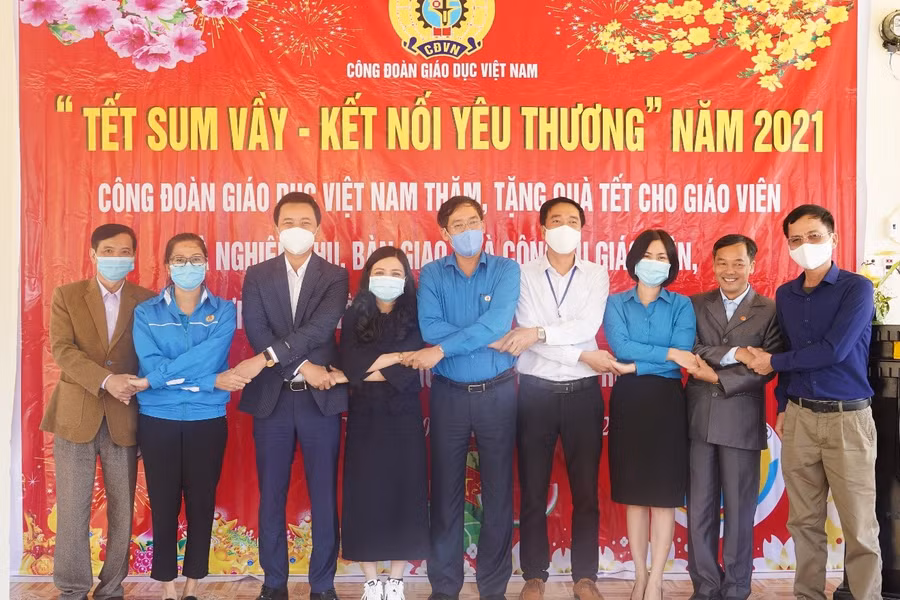 Chương trình Tết sum vầy là hoạt động thường niên của Công đoàn Giáo dục Việt Nam.