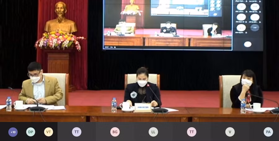 Đoàn chủ tọa điều hành hội nghị.