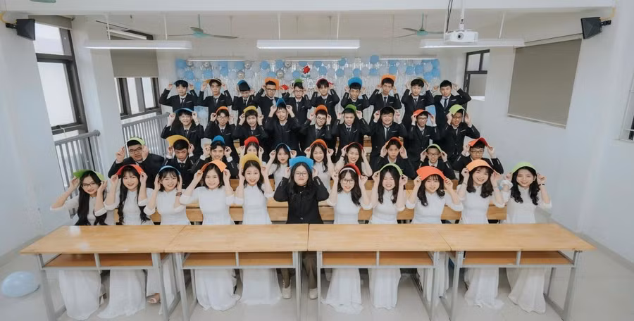 Tập thể lớp 12A6 Trường THPT Quốc Oai.