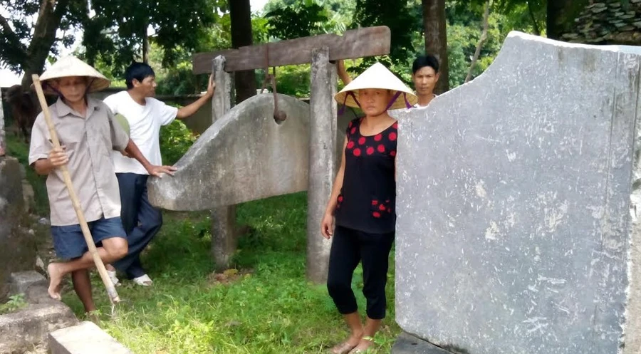 Nhiều người dân thôn 1, làng Bùi Thượng, xã Yên Giang (Yên Định, Thanh Hoá) hoang mang trước việc nhiều người dân trong thôn chết do căn bênh ung thư. 