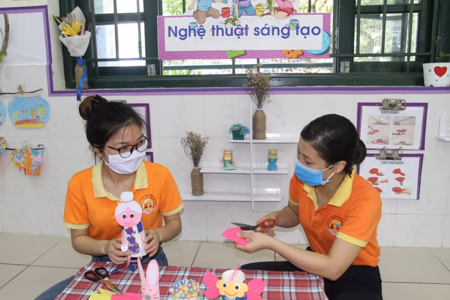 Các cô chuẩn bị điều kiện tốt nhất để đón học sinh trở lại trường