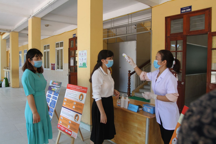 Các trường đã chuẩn bị đầy đủ nhiệt kế, nước rửa tay sát khuẩn, đảm bảo an toàn cho học sinh