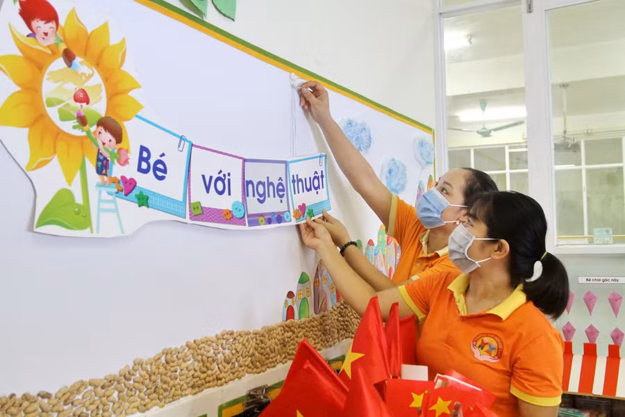 Các cô giáo mầm non chuẩn bị đón học sinh