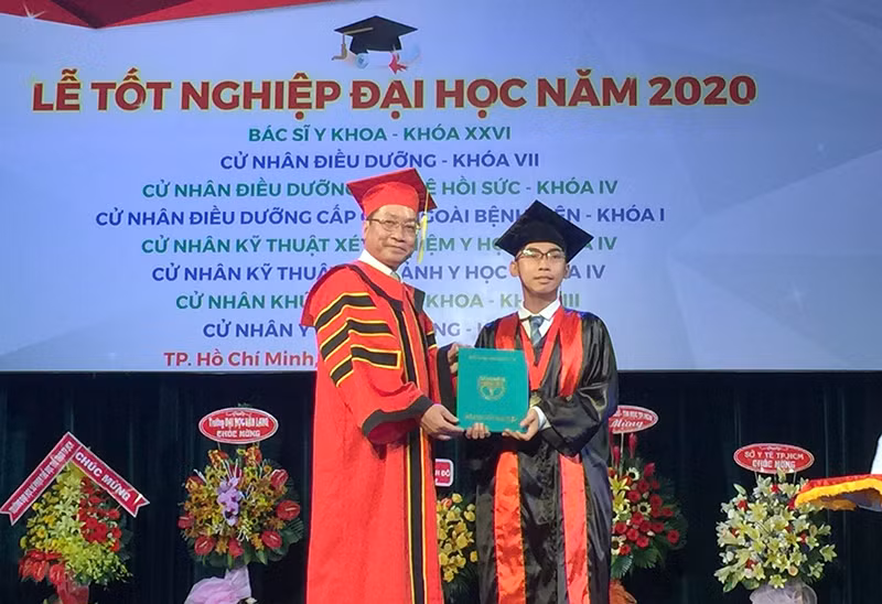 100% các tân bác sĩ của trường tốt nghiệp đợt này được phân công đến làm việc tại các cơ sở y tế trực thuộc TPHCM.