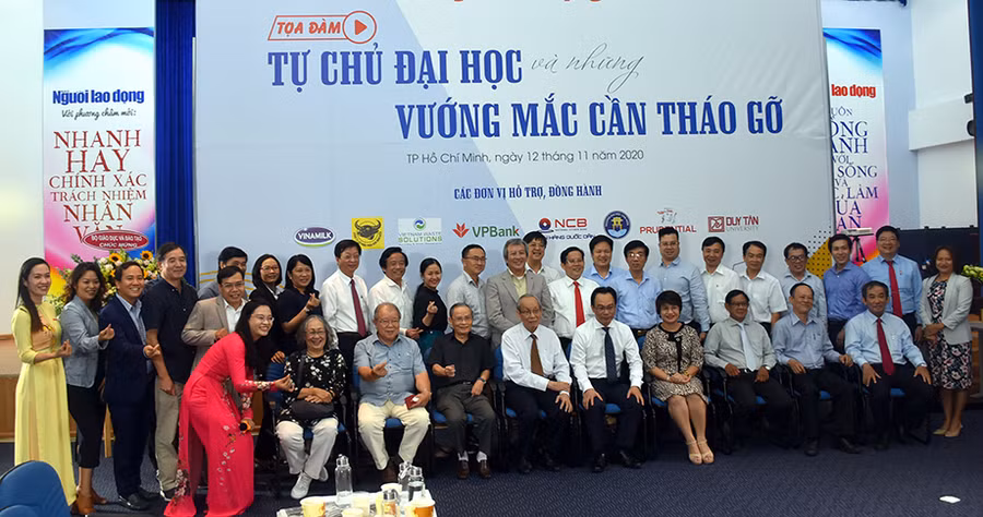 Các đại biểu tham dự tọa đàm đến cuối chương trình.