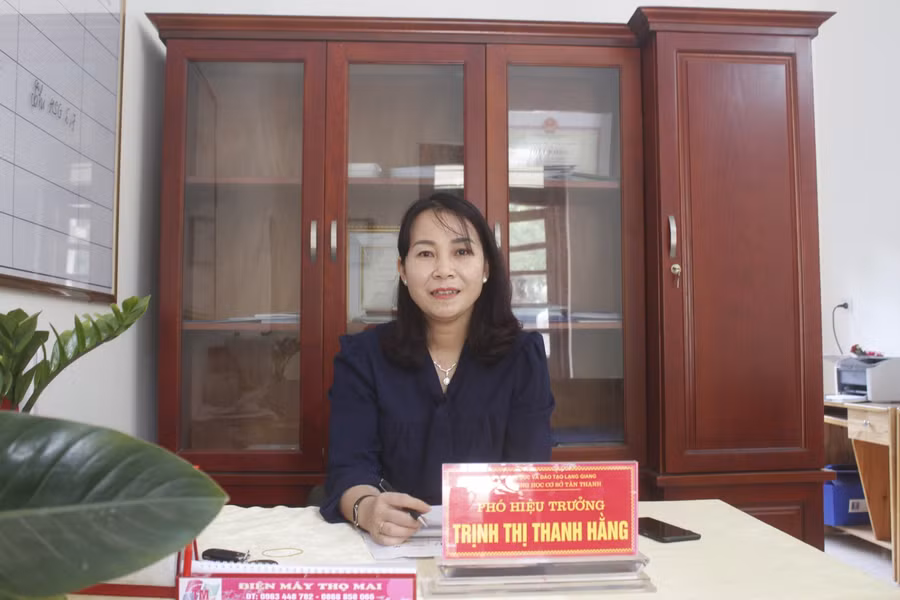 Cô Trịnh Thị Thanh Hằng chia sẻ về công tác tư vấn hướng nghiệp cho học sinh khối 9.