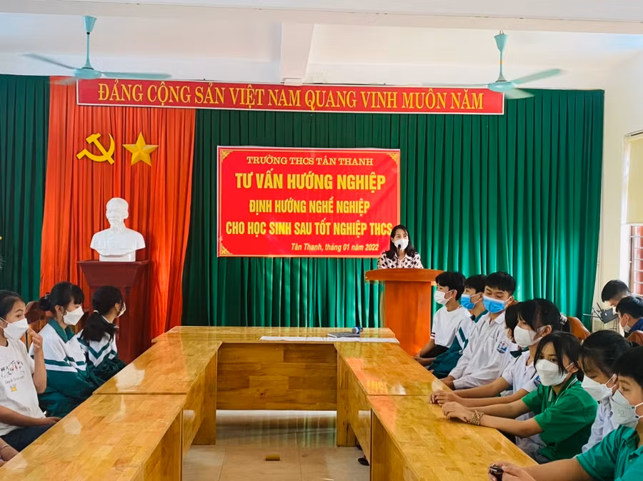 Trường THCS Tân Thanh tổ chức đợt tư vấn, hướng nghiệp cho học sinh.