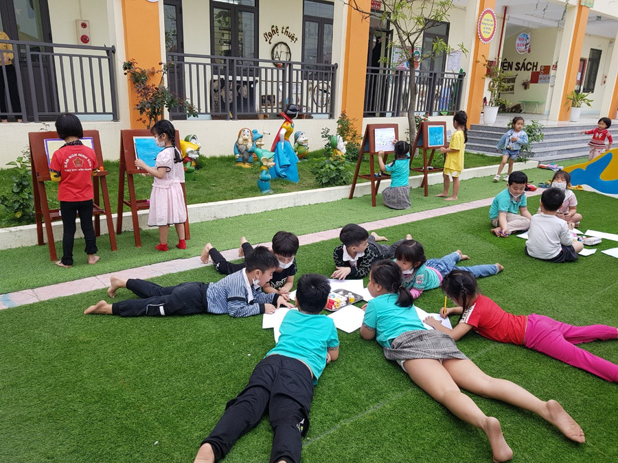  Trẻ vui chơi tại Trường Mầm non Ninh Sơn (huyện Việt Yên).