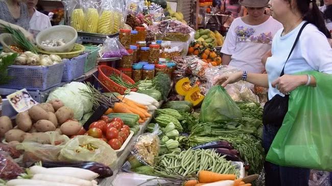 Người dân chưa được hưởng lợi nhiều khi xăng dầu giảm giá