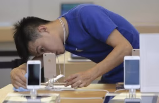 Giá iPhone 6 và 6 Plus "xách tay" ở Việt Nam giảm mạnh sau Tết.
