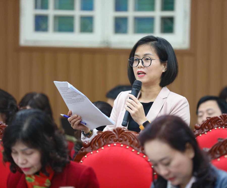 Bà Trịnh Thị Lệ Thu - Phó Hiệu trưởng Trường tiểu học Bình Minh chia sẻ tại hội nghị. Bà Trịnh Thị Lệ Thu - Phó Hiệu trưởng Trường tiểu học Bình Minh chia sẻ tại hội nghị.