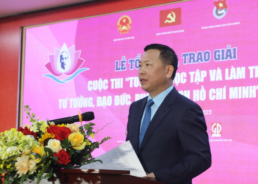 Ông Trần Văn Đạt - Vụ trưởng Vụ Giáo dục Chính trị và công tác học sinh, sinh viên (Bộ GD&ĐT) - phát biểu tại lễ tổng kết. Ông Trần Văn Đạt - Vụ trưởng Vụ Giáo dục Chính trị và công tác học sinh, sinh viên (Bộ GD&ĐT) - phát biểu tại lễ tổng kết.