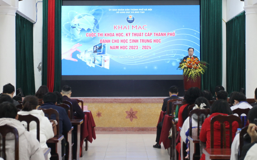 Giám đốc Sở GD&ĐT Hà Nội Trần Thế Cương phát biểu khai mạc. Giám đốc Sở GD&ĐT Hà Nội Trần Thế Cương phát biểu khai mạc.